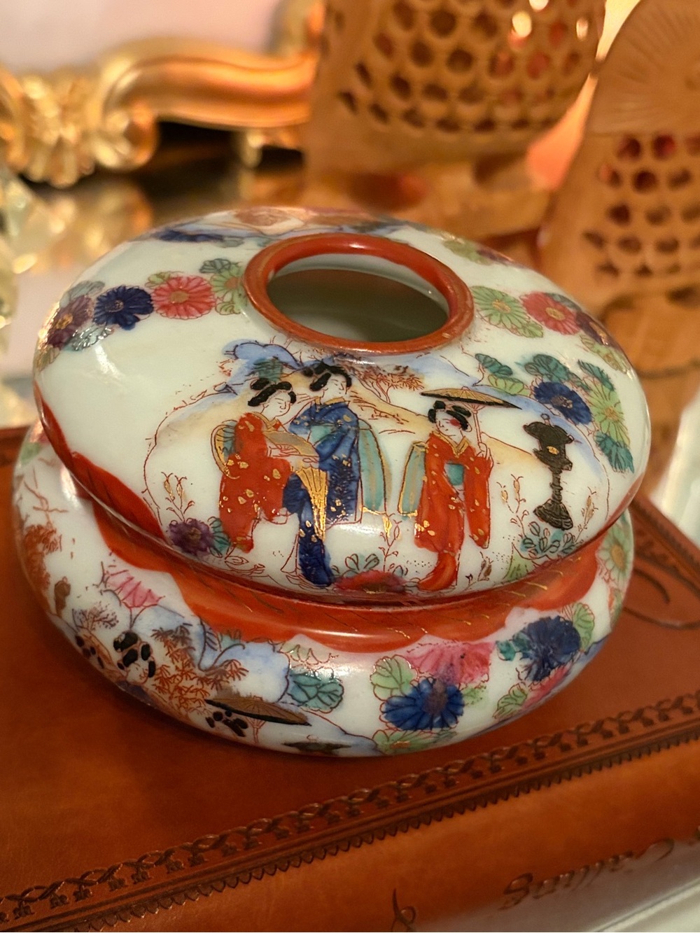 Vintage 1930s-1940s Japanese Hand-Painted Geisha Hair Receiver Trinket Box